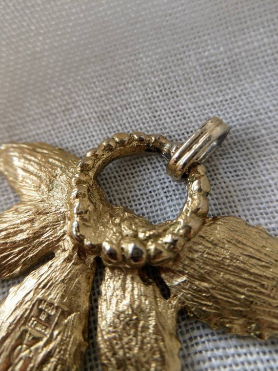 Golden metal pendant with leaves signed YSL - Yve… - image 6