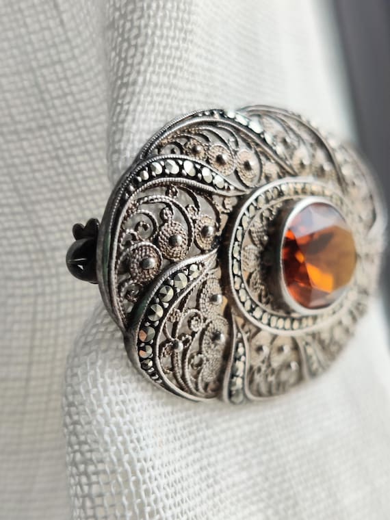 broche ancienne couleur argent cristaux diamant marcassites bijou