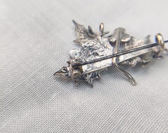 Broche Ancienne En Forme De Houx - Plaqué Or Galvanisé - Bijou Vintage à Collectionner