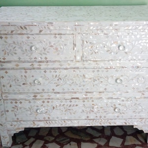 Mother of Pearl inlay White Floral Pattern Chest of 4 Drawers Dresser