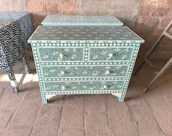 Cassettiera a 4 cassetti con intarsi in osso verde e nuovo motivo floreale