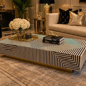 Handgemaakte designer salontafel met beeninleg en gestreept patroon