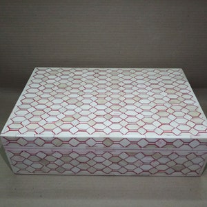Knochen & Rot Inlay Designer Box im geometrischen Muster