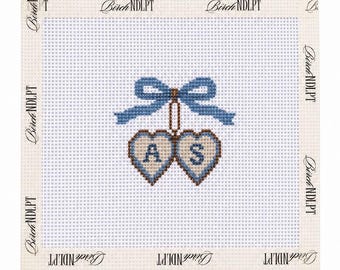 Benutzerdefinierte Initial Locket Paar Nadelspitze Leinwand | 13 Maschen Nadelspitze | Moderne Stickspitze Leinwand | Nadelspitzen Projekt für Anfänger