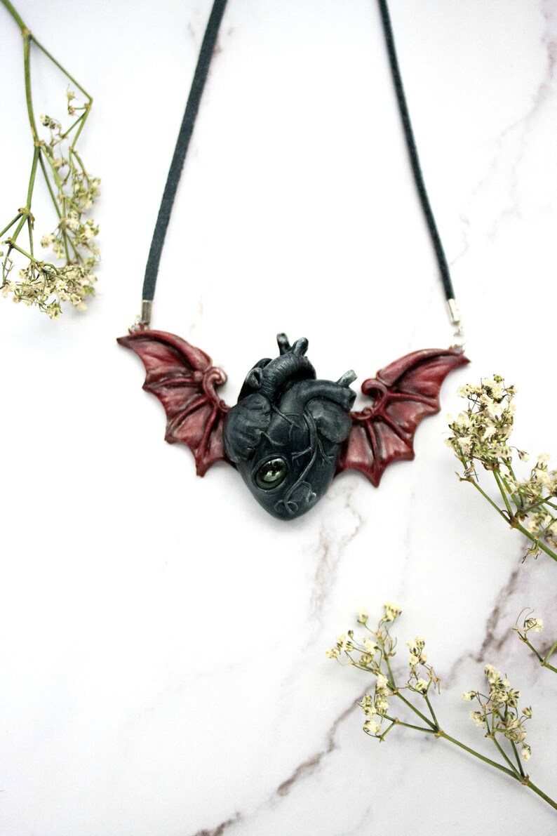 Corazón anatómico Locket colgante collar murciélago alas Etsy