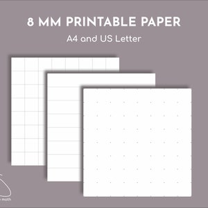 Könnte beinhalten: Drei Blätter weißes, bedruckbares Papier mit 8 mm Raster-, Linien- und Punktmustern. Der Text lautet 8 MM PRINTABLE PAPER und A4 and US Letter. Ein kleines weißes Motten-Symbol mit dem Text impossible moth befindet sich unten links.