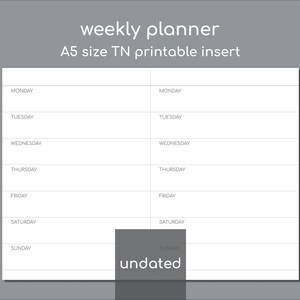 Puede incluir: Un inserto imprimible A5 TN de planificador semanal blanco con dos columnas de filas horizontales etiquetadas de lunes a domingo. El texto dice weekly planner, A5 size TN printable insert y undated. El diseño es limpio y sencillo.