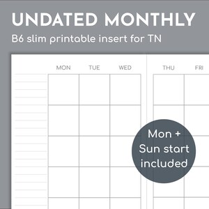 Peut inclure: Un insert mensuel non daté au format B6 slim imprimable pour carnet de voyage. La page blanche présente une grille de calendrier avec des colonnes marquées Mon, Tue, Wed, Thu, Fri, Sat. Un cercle gris foncé contient le texte Mon + Sun start included.