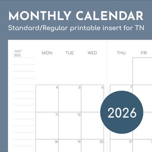 Op de afbeelding: Een afdrukbare maandkalenderinvoeging voor een TN-planner. Het ontwerp heeft een witte achtergrond met een rasterindeling voor elke dag van de maand. De tekst "MONTHLY CALENDAR" staat bovenaan, met het jaar 2026 gemarkeerd in een blauwe cirkel.