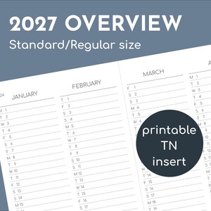 Op de afbeelding: Een 2027 overzichtskalender-inzetstuk met een standaard formaat lay-out. Het witte papier bevat zwarte tekst voor maanden en dagen, waaronder januari, februari, maart en april. Een donkere cirkelvormige afbeelding toont de tekst printable TN insert.
