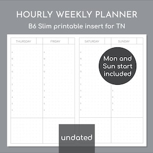 Peut inclure: Un insert imprimable B6 slim pour carnet TN, planificateur hebdomadaire horaire non daté. La mise en page présente des colonnes pour jeudi, vendredi, samedi et dimanche avec des créneaux horaires de 9 à 6 et un fond à points. Un badge indique Mon and Sun start included.