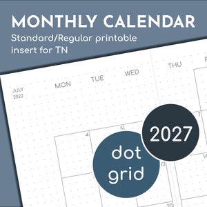 Op de afbeelding: Een maandelijkse kalender printbare insert voor een TN met een dot grid lay-out. De pagina toont de tekst MONTHLY CALENDAR, Standard/Regular printable insert for TN, JULY 2022, MON, TUE, WED, THU, FRI, dot grid en 2027 in wit en donkergrijs.