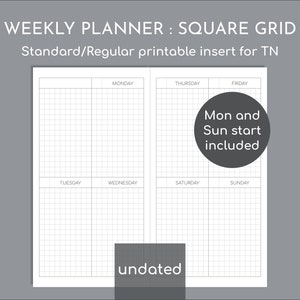 Op de afbeelding: Een witte wekelijkse planner-inzet met een vierkante rasterindeling. De planner bevat secties voor elke dag van de week, met de tekst "MAANDAG" tot "ZONDAG" bovenaan en onderaan elke sectie. De tekst "Mon and Sun start included" staat in een cirkel. Het woord "undated" staat onderaan.