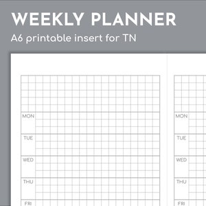 Peut inclure: Un insert imprimable A6 pour carnet de notes hebdomadaire avec une grille blanche sur deux pages. Le texte WEEKLY PLANNER A6 printable insert for TN est affiché en haut. Chaque page comprend des colonnes pour les jours MON, TUE, WED, THU, FRI.