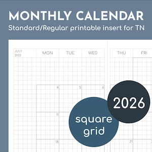 Może przedstawiać: Wydrukowana wkładka do kalendarza miesięcznego dla planera TN. Projekt zawiera kwadratowy układ siatki z tekstem "MONTHLY CALENDAR" na górze. Rok 2026 jest podświetlony w ciemnym okręgu. Widoczny jest również miesiąc lipiec 2022.