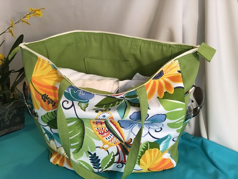 Zippered Tote Verde Garden Tote-Beach-Pool-Weekend-Overight-Travel-Shopping-Gift for her-Pockets-Zipper-Tote-Bag
