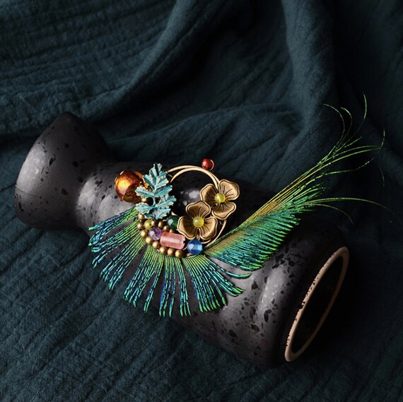Peacock feather pin deals