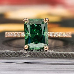 1.50 CT Radiant Cut Green Moissanite Diamond Art Deco Ring, Unique Engagement Ring, Stylish Dainty White Diamond Anniversary Ring