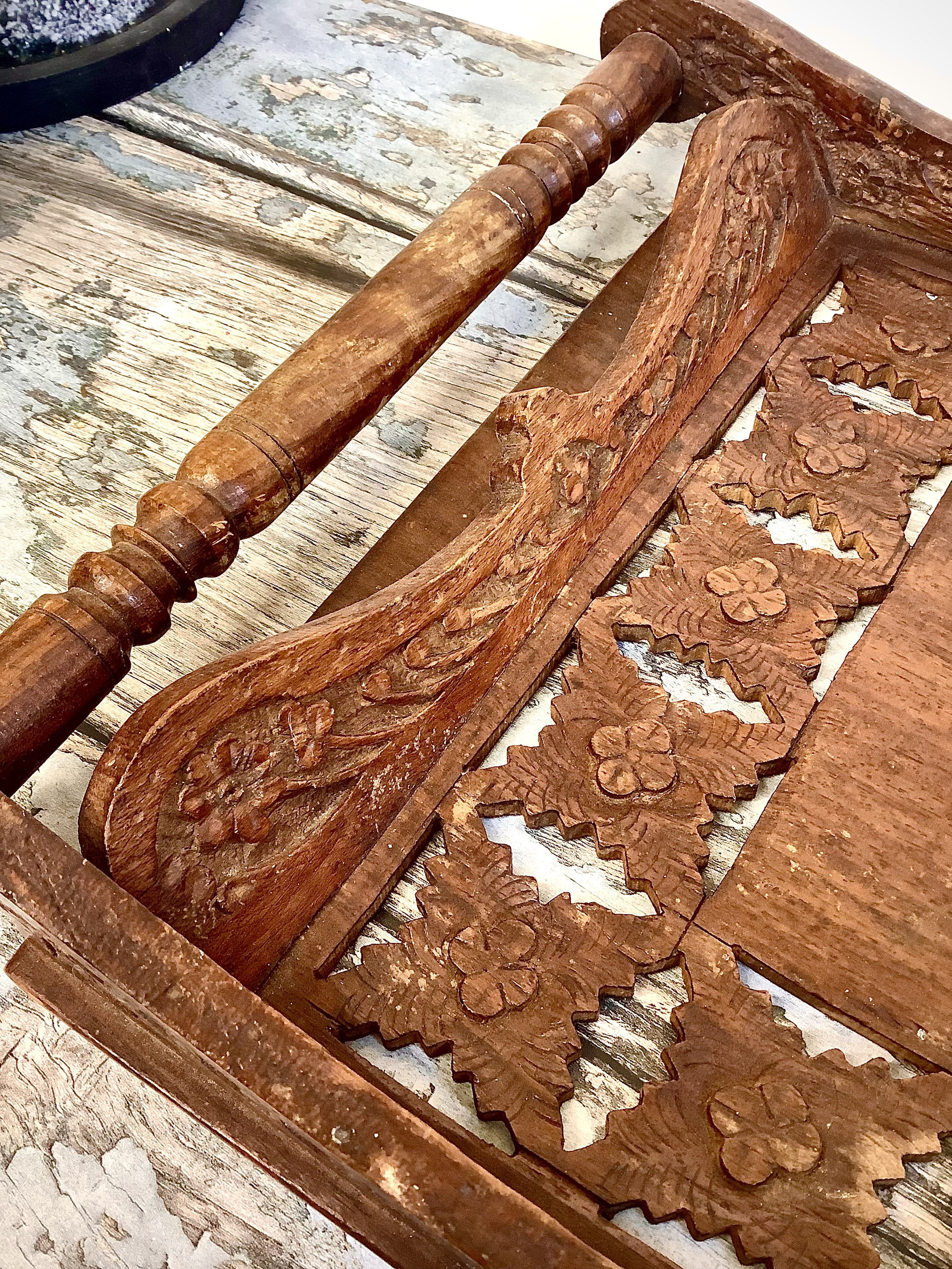Floral Arrangement in a Carved Wooden Tray | Premium AI-generated image