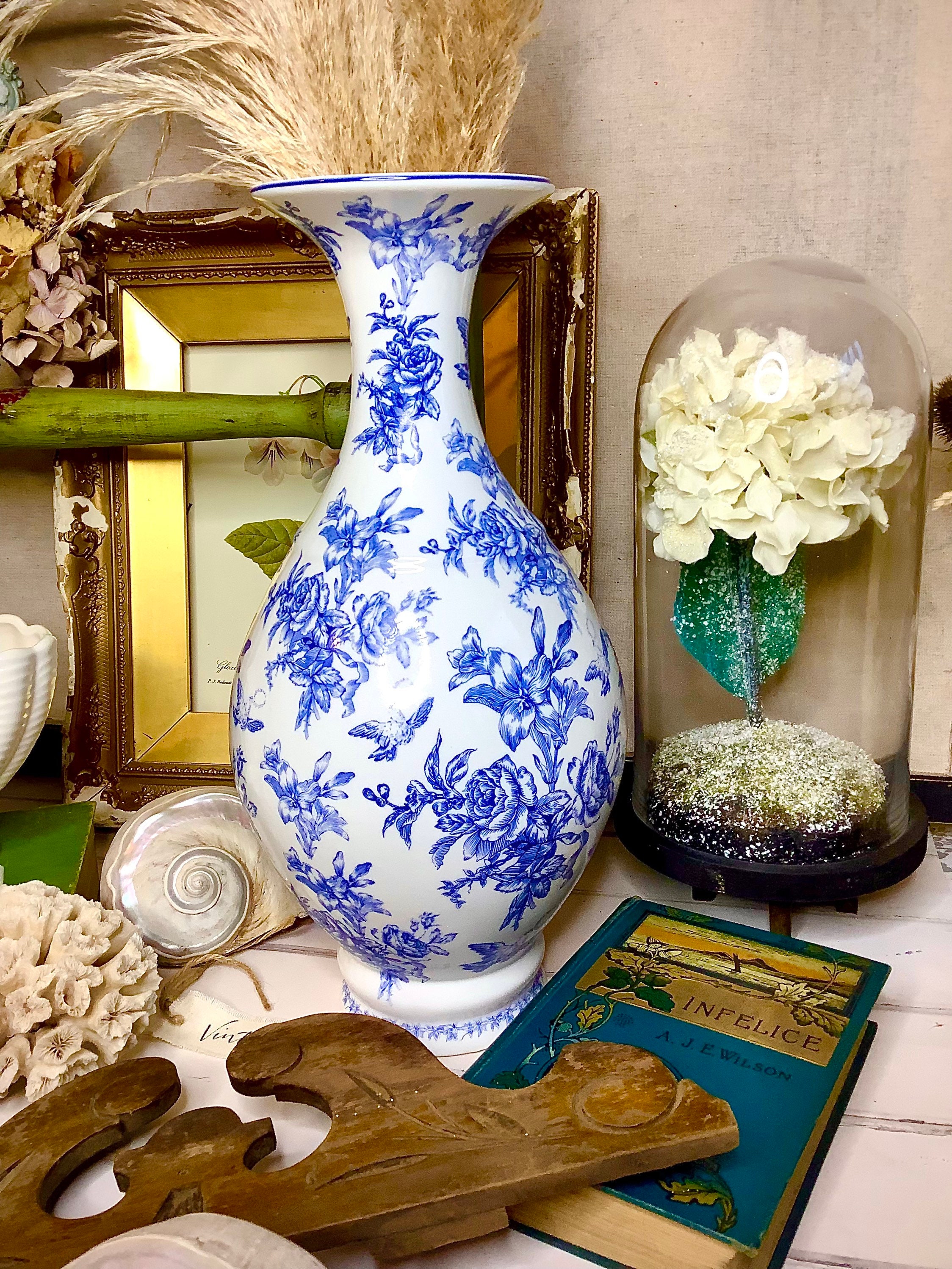 青い鳥の手描き陶器花瓶　アンティーク Vintage Blue Transferware Vase: Floral Bird Design, European