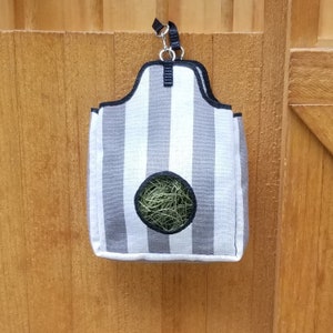 Traditional (1:9) Gray and White Hay Bag for Breyer Model Horses