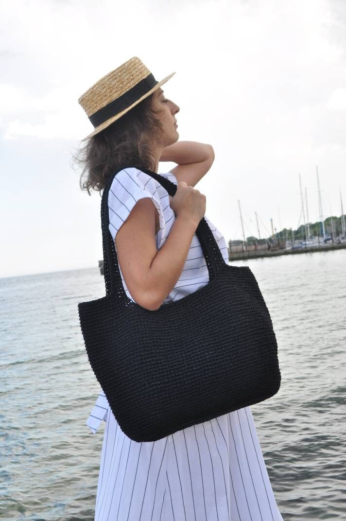 Black woven beach shop bag