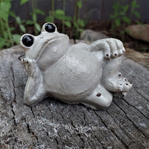 Relaxing Toad Concrete Statue/Sculpture. Natural Stone Body, Brown Warts, Black Eyes. Potted Plant Frog Sitter. Home & Yard Art. Cute Gift.
