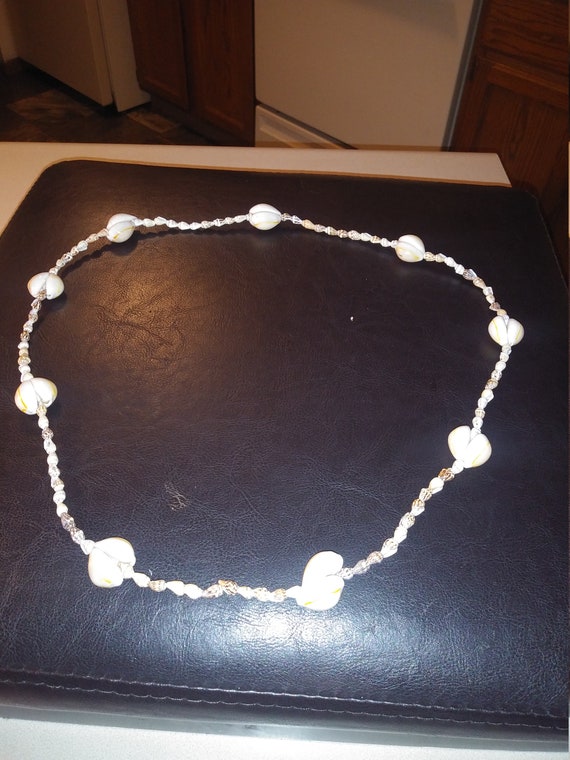 Conk shell necklace Circa. 1960s