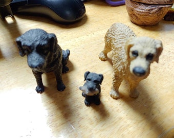 3 Dog figurines Circa. 1980s