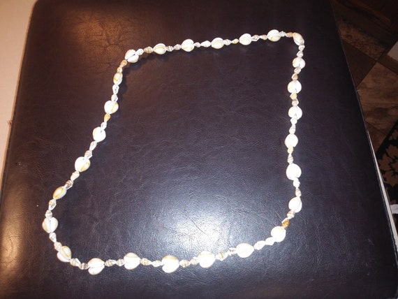 Conk shell necklace Circa. 1960s