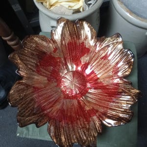 Gilded glass decorative bowl