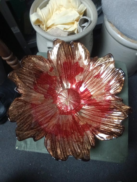 Gilded glass decorative bowl