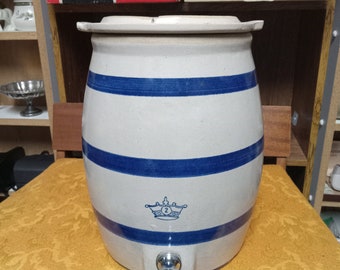 Two gallon Robinson Ransbottom crock with lid. Roseville Ohio