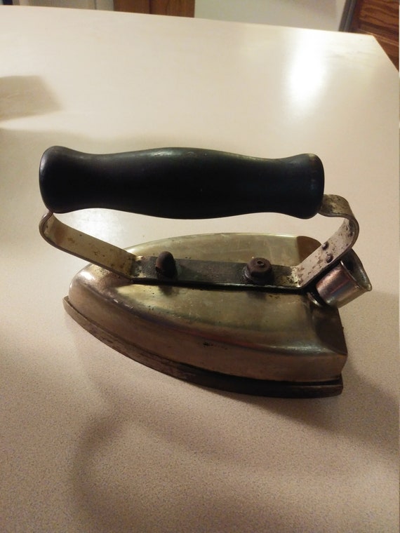 Landers Frary and Clark electric sad Iron Great Britain Circa. 1920s