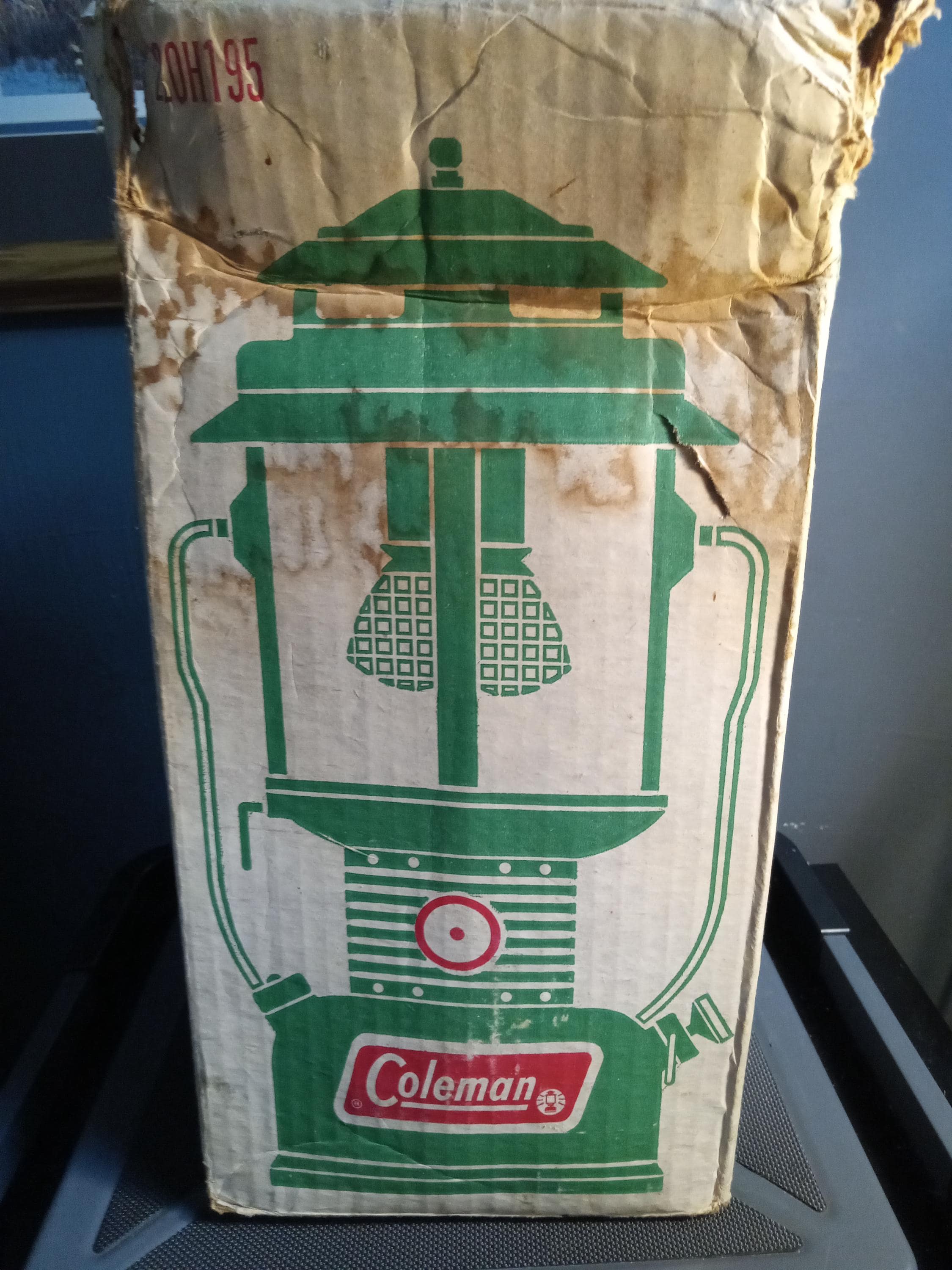 Coleman 220H 195 Double Mantle Lantern With Pyrex Globe and