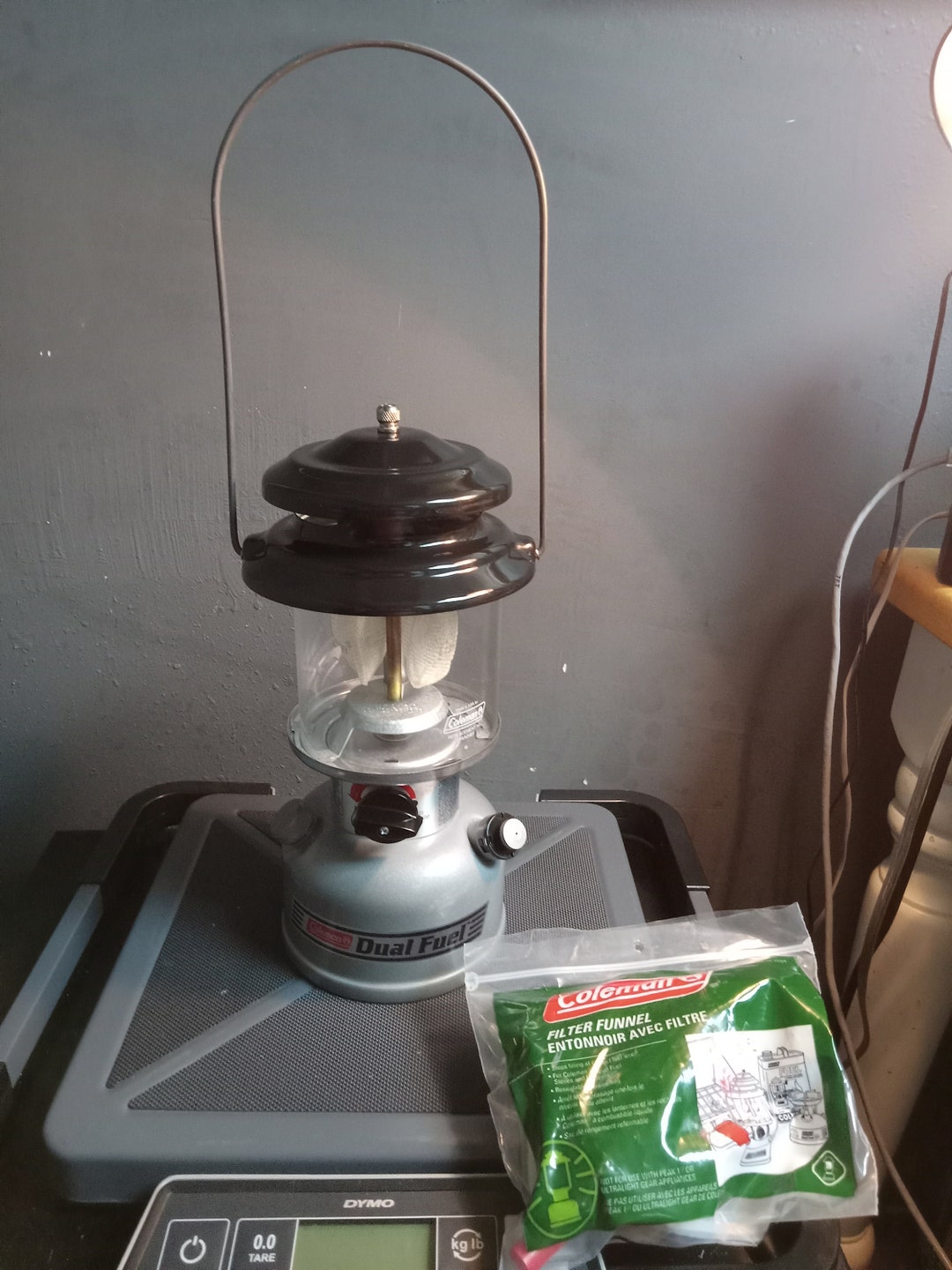 Coleman Dual Fuel ランタン 285-700 Coleman Two Mantle Dual Fuel Lantern Model 285-700 Unleaded