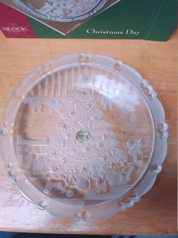 Christmas Day Block Crystal Dish with original box Circa. 1990s