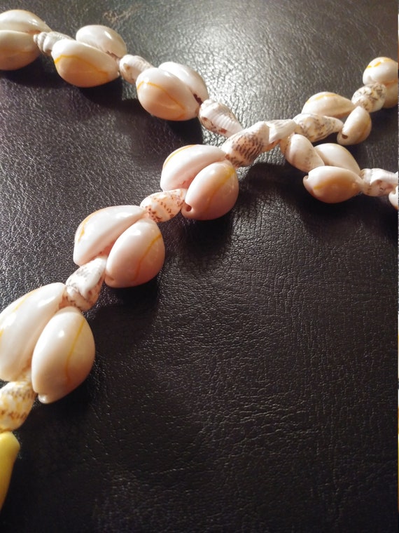 Conk shell necklace Circa. 1960s - image 5