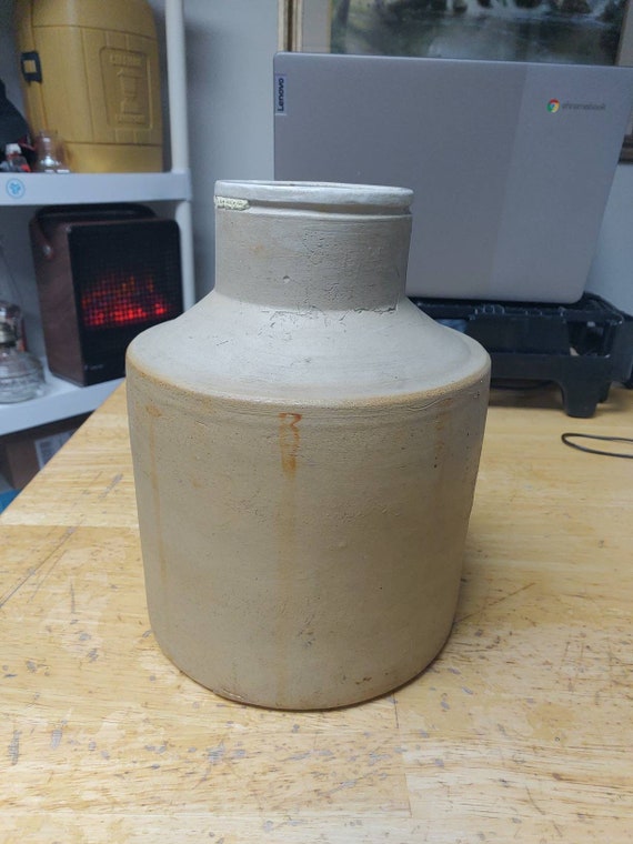 Stoneware salt glazed pot Circa. 1900-1909