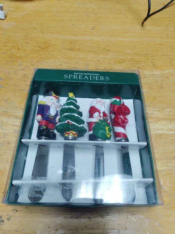 Set of 4 stainless steel spreader knives in original box Circa. 1994