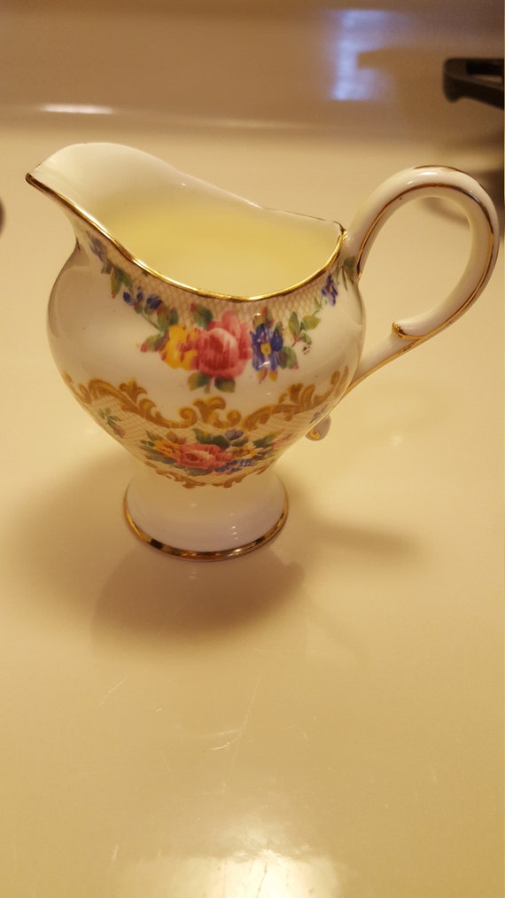 Paragon Minuet Creamer made by appointment by Her Majesty the Queen and Her Majesty Queen Mary circa. 1933