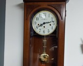 Howard Miller Jennelle Wall Clock 620-445 Windsor Cherry, Mechanical Key Wound Single Chime Movement Circa. 2002