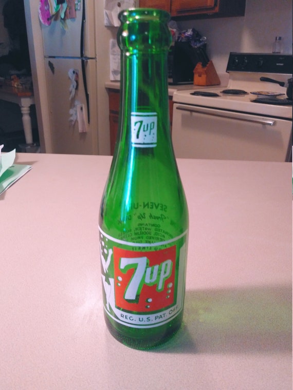 Lady in swimsuit 7 ounce 7up Duraglass bottle manufactured in Fargo North Dakota in 1948