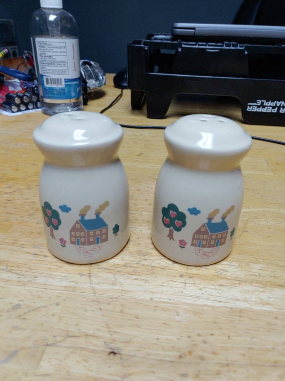 Porcelain sal and pepper shakers Circa. 1980s