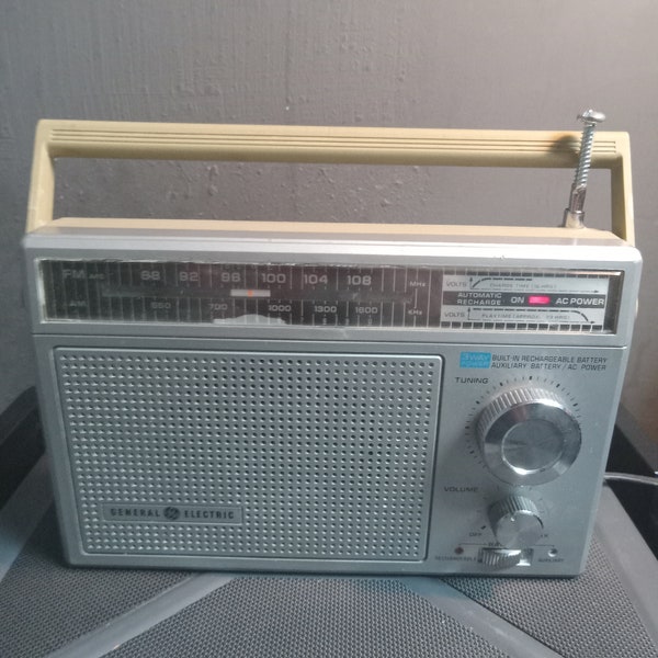 General Electric Model No. 7-2854A Transistor AM/FM radio