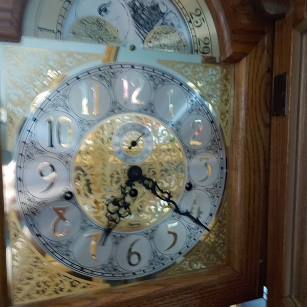 Howard Miller Ridgeway La Maree Model 171 Grandfather clock Circa. 1984