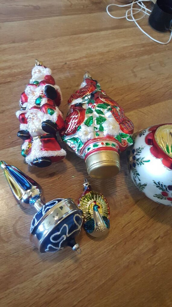 5 vintage Christmas Bulbs from the 1960s hand painted.
