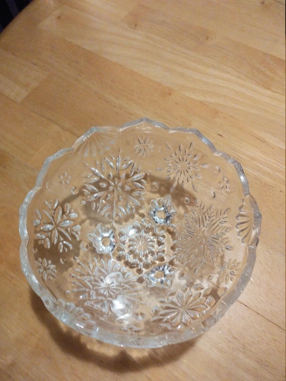 Snowflake Crystal Cut glass candy dish. Circa. 1950s