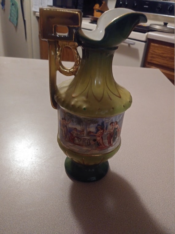 Austrian 334 vase with Roman Art Circa. 1920s