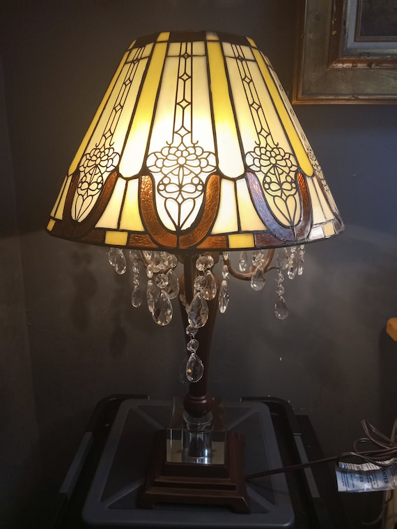 Well constructed Tiffany style lamp